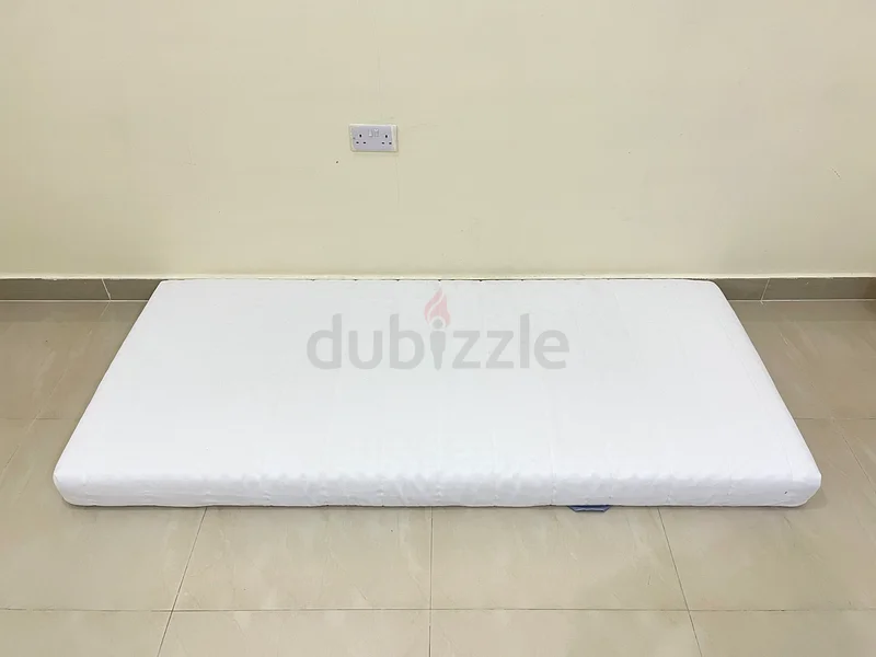 مرتبة إيكيا واحدة بحالة جيدة مقاس 90 سم × 200 سم63181299224833114