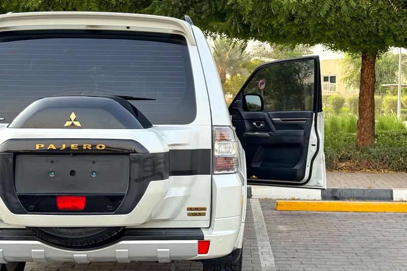 Mitsubishi Pajero 3.8 GLS 2020 GCC Specs (Single Owner / Accident Free / 2 Keys)63398586764161114