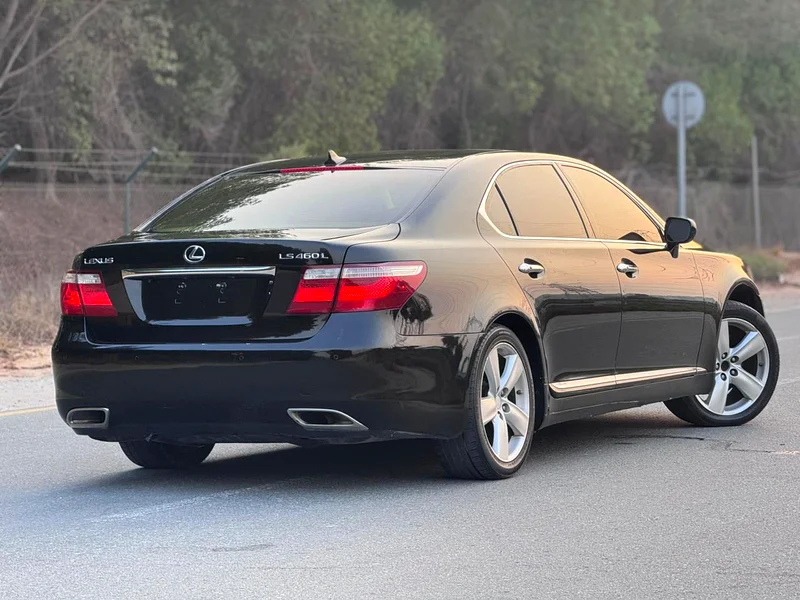 Lexus LS46063225702584194113