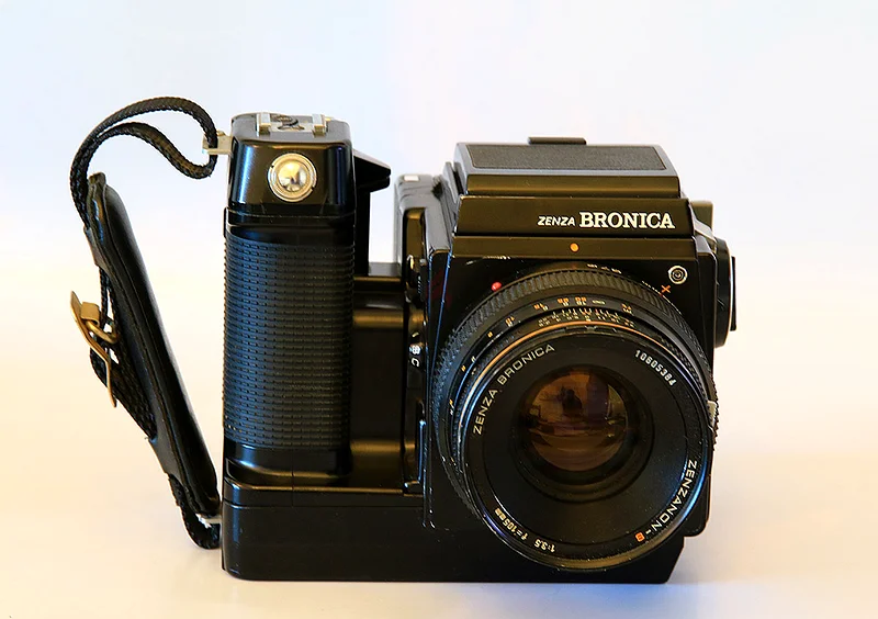 BRONICA SQ MA، مزودة بمحرك داخلي، مع 3 عدسات.63240638018817110