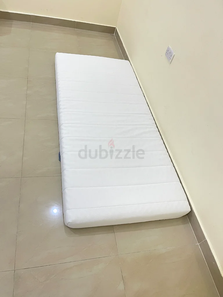 مرتبة إيكيا واحدة بحالة جيدة مقاس 90 سم × 200 سم63181299224833113