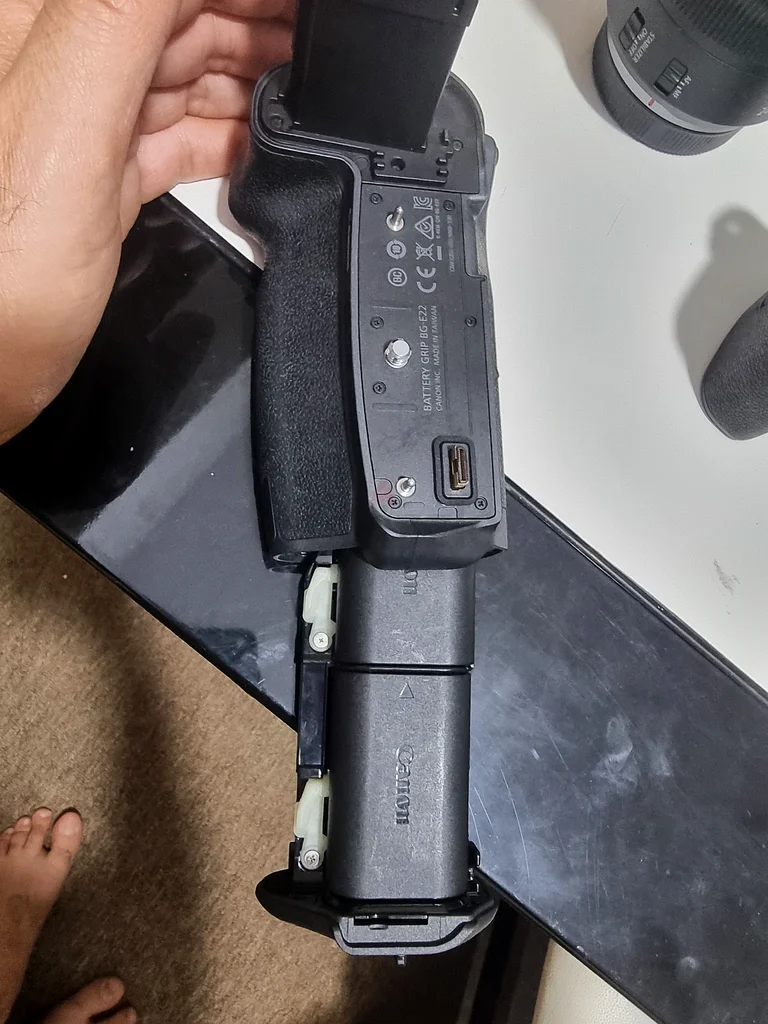 مقبض بطارية كانون BG-E22 لكانون R63240633295619114