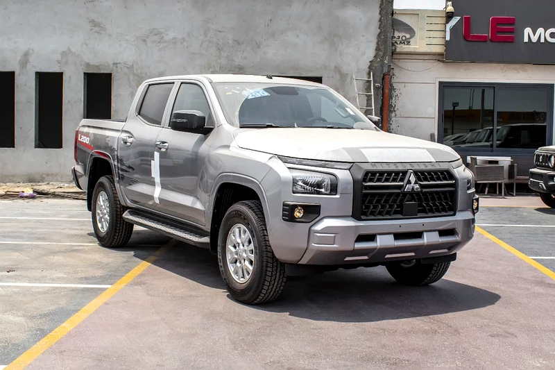 MITSUBISHI L200 PETROL FULL OPTION Double Cab GLX63398590263042111