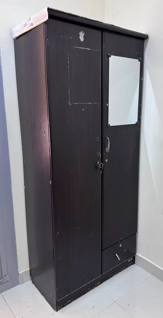 Cabinet  - 100AED