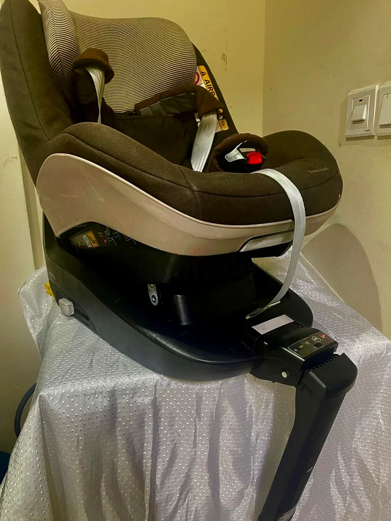 Maxi cosi 2 way pearl with iso fix base63230708994434112