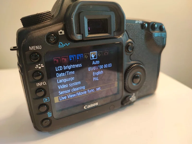 Canon EOS 5D Mark II (Body Only) – Missing Focusing Screen63171315300865114