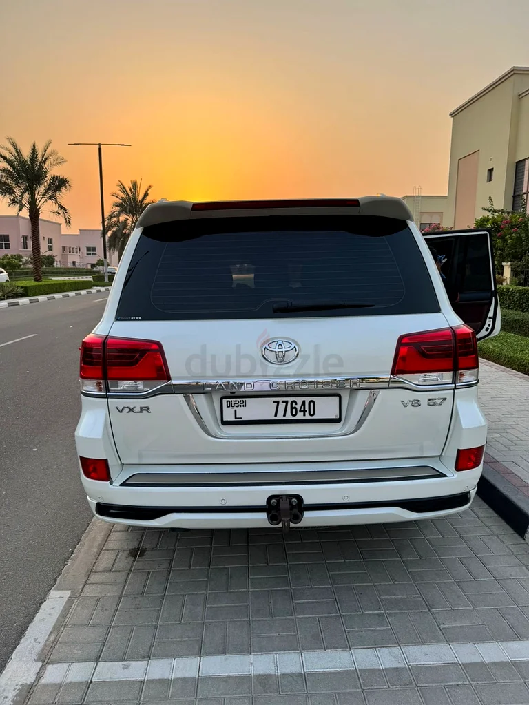 Toyota Land Cruiser VXR 5.7 - 2018 - GCC - Original paint - First Owner63157886637699112