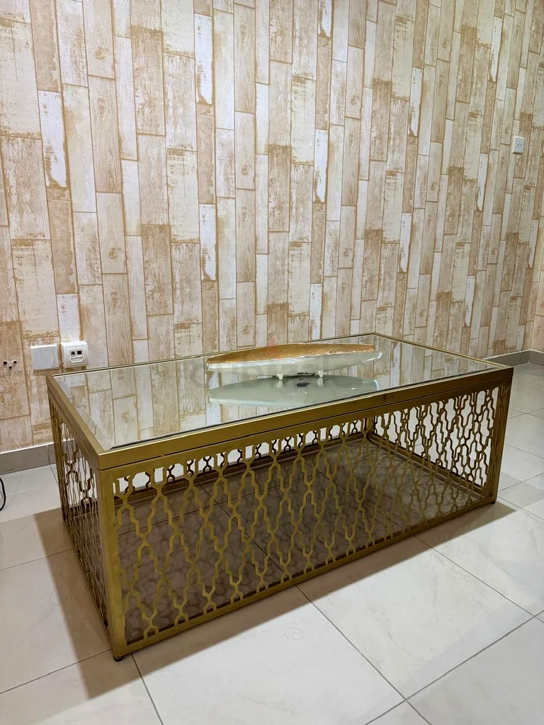 Stylish Gold Accent Mirror Table - Perfect for Any Home!632198293774091116