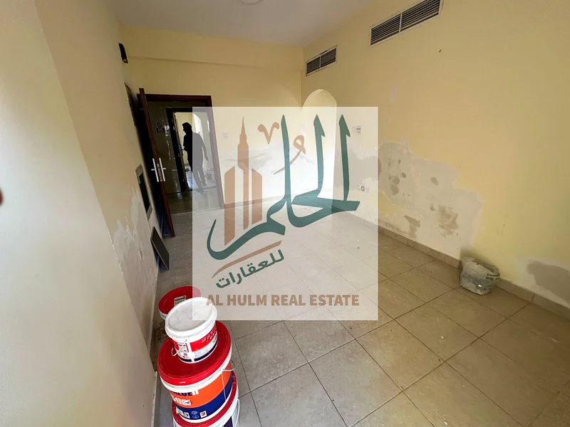 Ground floor building for sale consisting of 4 shops and a back room, area 2000 square feet in the Al Bustan area, Liora. Land permit + required 2 mil63185194056577114