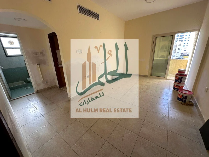 Ground floor building for sale consisting of 4 shops and a back room, area 2000 square feet in the Al Bustan area, Liora. Land permit + required 2 mil63185194056577113