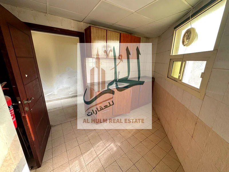 Ground floor building for sale consisting of 4 shops and a back room, area 2000 square feet in the Al Bustan area, Liora. Land permit + required 2 mil63185194056577111