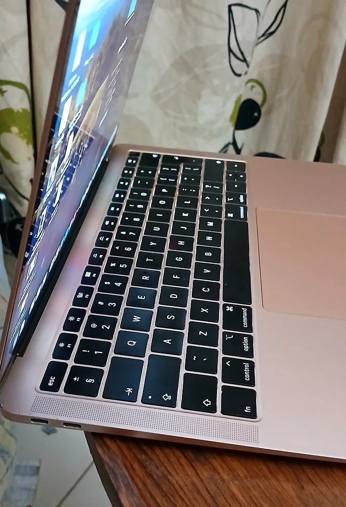 Sleek MacBook Air 13-inch - Perfect Condition!63197646010881112