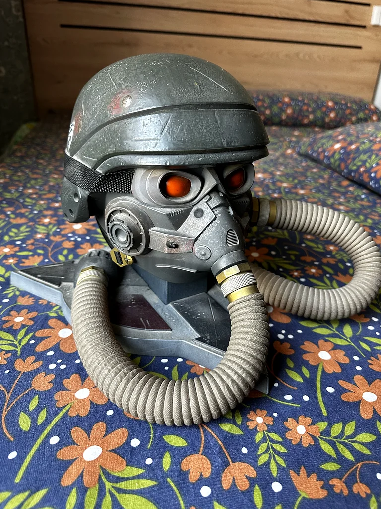 Killzone 3 Helghast Helmet+ Metal CD Case- Limited Edition Collectible632307094298901128