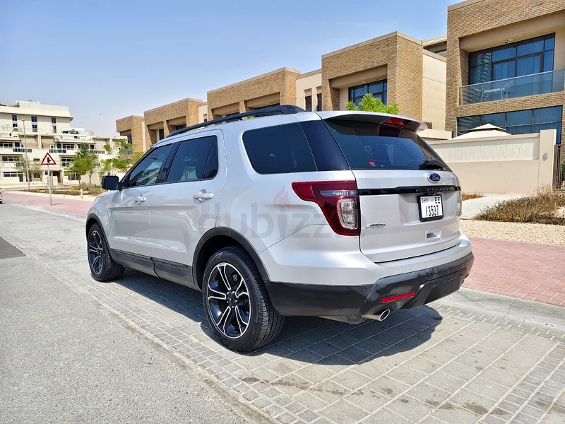 Sport (Top) trim - No accidents - Full options - GCC specifications - Super clean - 7-seater - Headsets63399889614209111