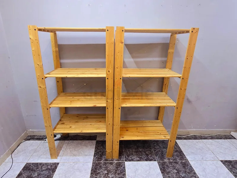 رف صغير خشبي بحالة جيدة جدًا63179384893313111
