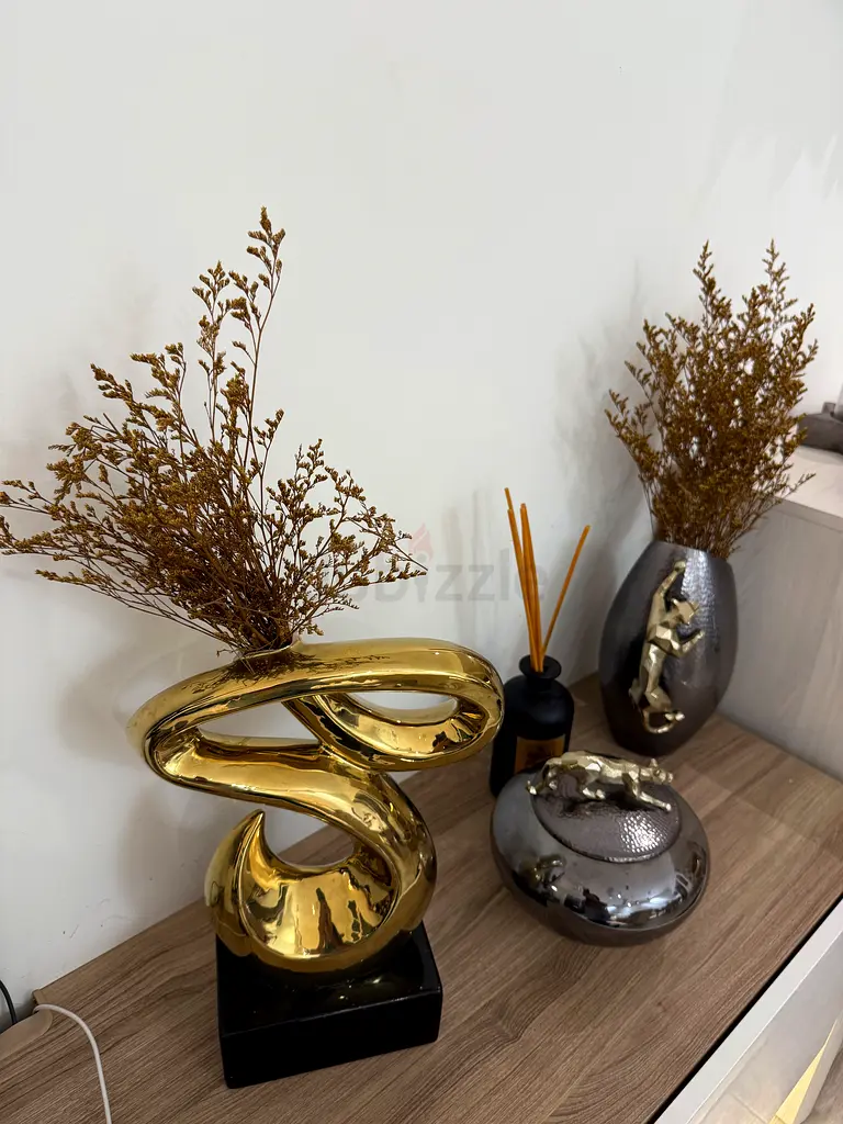 Elegant Home Décor Sculpture and Accessories Set