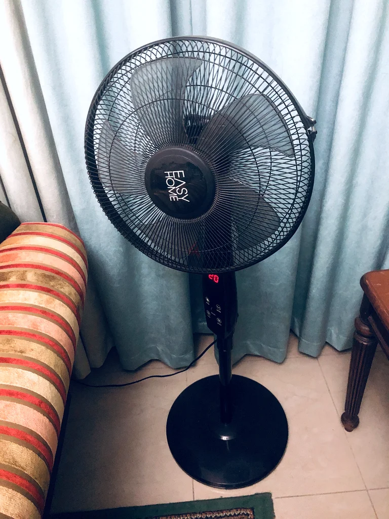 استمتع بالبرودة مع مروحة الحامل المنزلية الأنيقة والسهلة هذه!63220325915395112