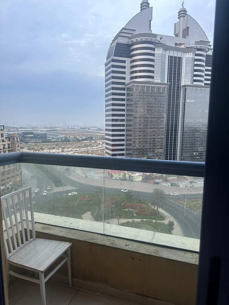 Big space partition 2 door window and exclusive balcony63219810730243111