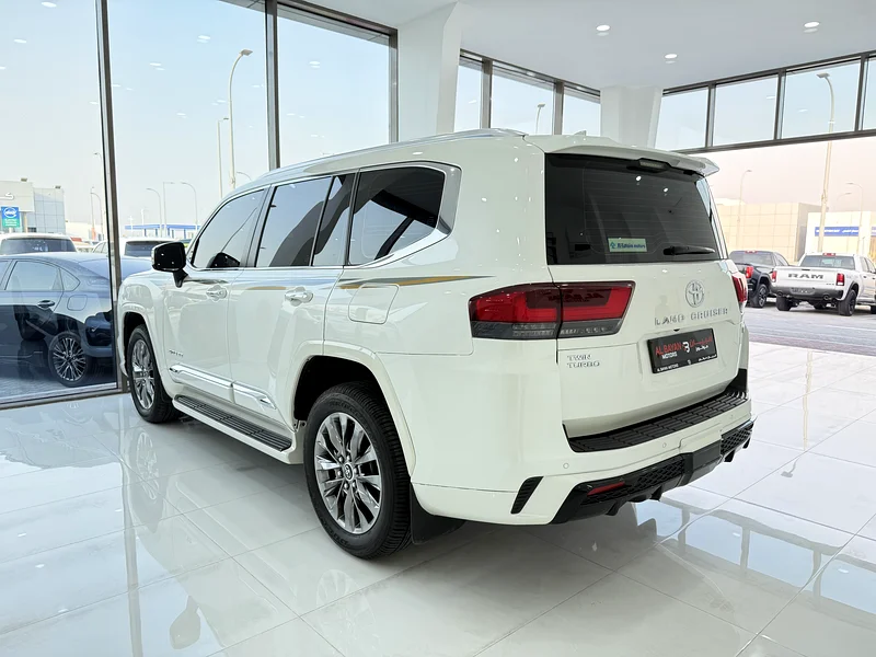 Toyota Land Cruiser VXR Twin Turbo, white / beige Gulf beige velvet, Al-Futtaim 202463401302772739113