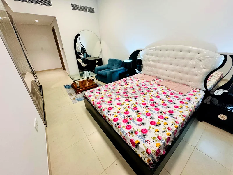 غرفة نوم رئيسية متاحة للعائلات والأزواج والتنفيذيين.63218793984130113