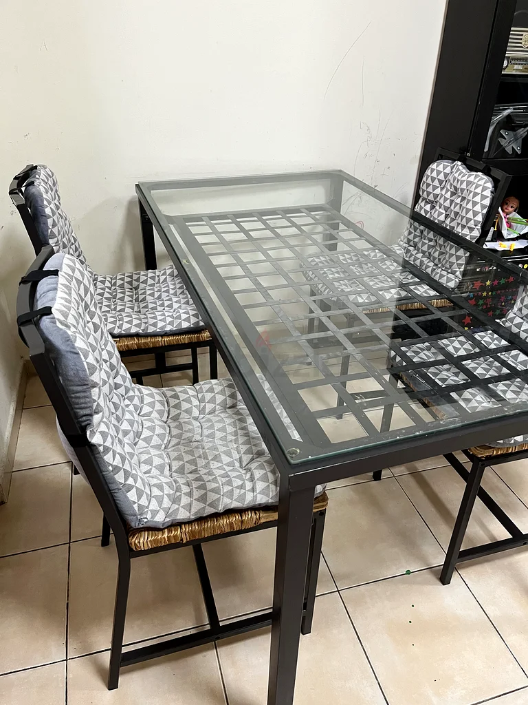 طاولة طعام إيكيا مع مجموعة من 4 كراسي63179862419971112