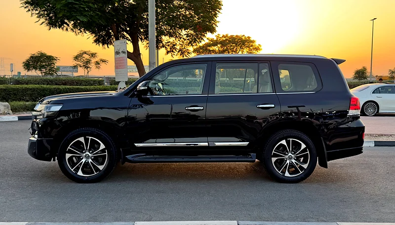 2021 Toyota Land Cruiser GXR V8 Grand Touring, GCC Specifications63399948714370113