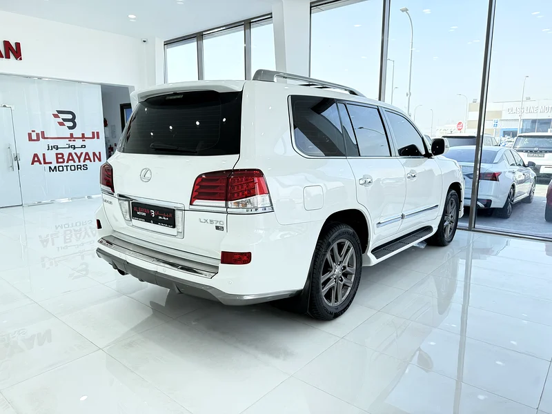 لكزس LX570 ابيض داخل زعفراني خليجي 201563225702501891112