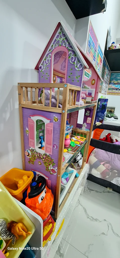 Charming Dollhouse Playset Complete with Accessories!63204288951939114