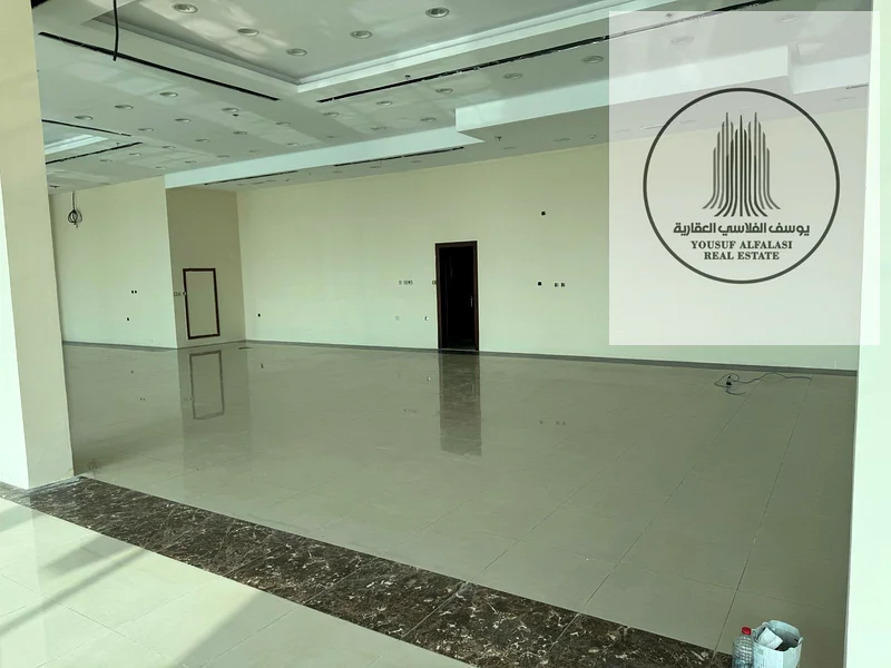 معرض في شارع رئيسي في منطقة المعارض، مساحته 11,000 قدم مربع، كهرباء 100 كيلو واط، السعر 900,000 درهم، الحميدية 163219812534401112