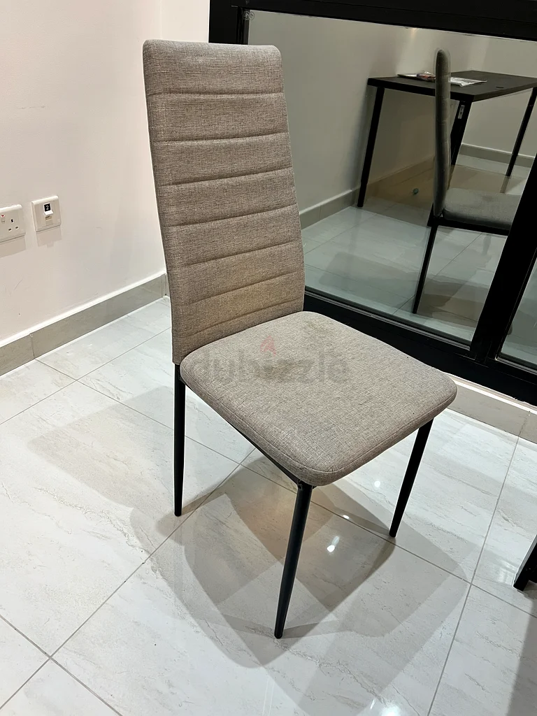 Elegant Modern Dining Set - Perfect for Stylish Homes63217328624642112