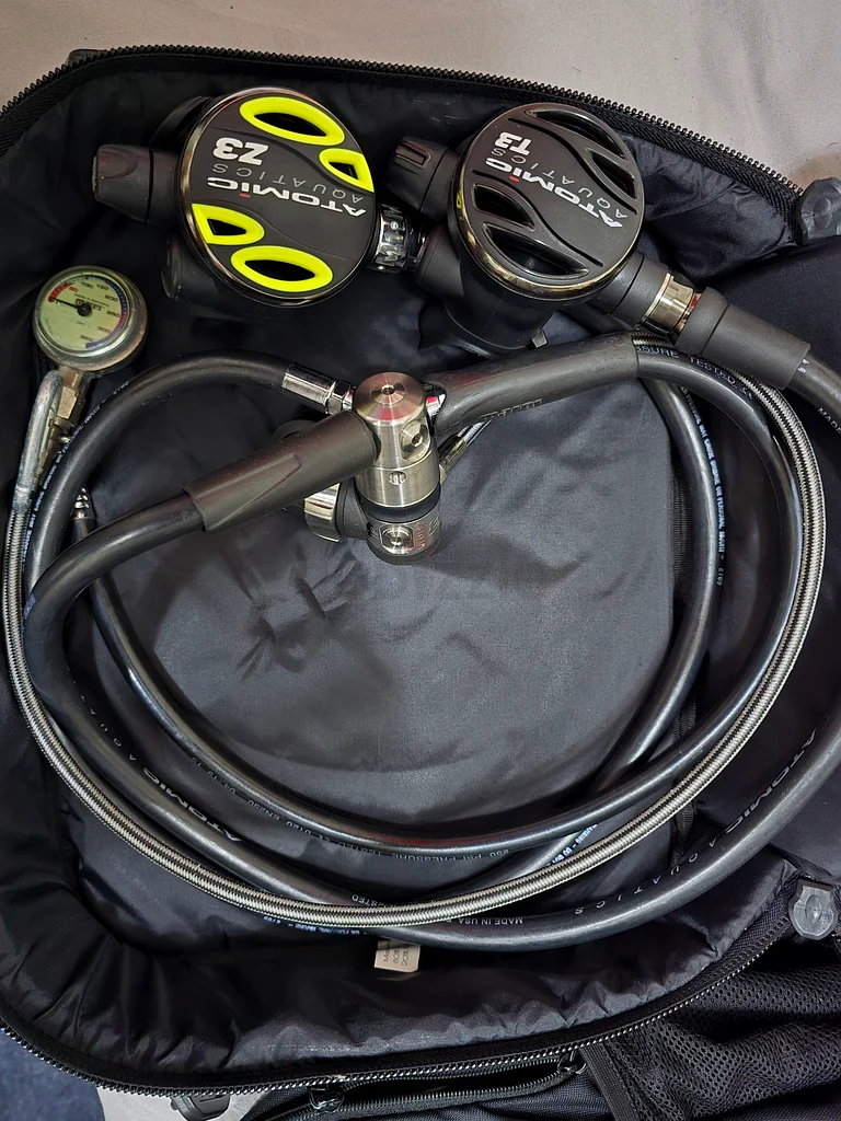 Atomic t2 with z2 octo diving regulator63198149520130112