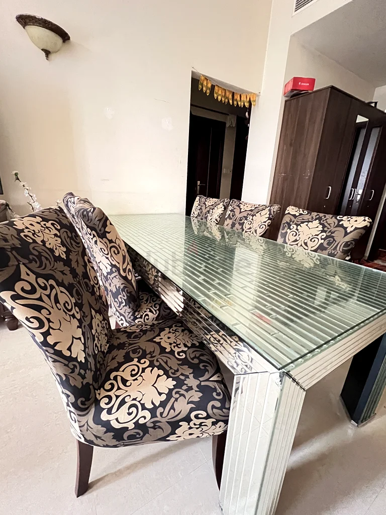 Elegant Mirrored Dining Table with Stylish Chairs63217825020162111
