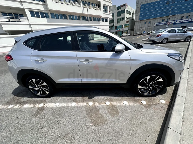 Hyundai tuscon 201963406907540354111
