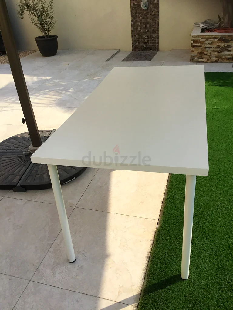 Indoor white table63179863602306111