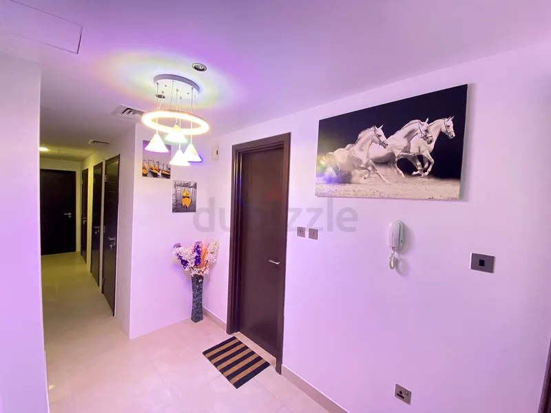 غرفة فاخرة رئيسية مع حمام داخلي بالقرب من مترو شارف دي جي في مبنى جديد وشقة جديدة63218793874818113