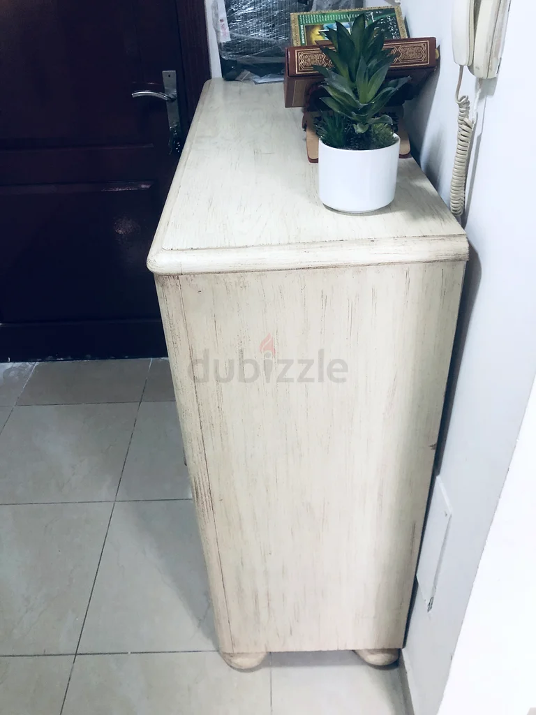 Charming Vintage Style Dresser with Multiple Drawers63219340962690112