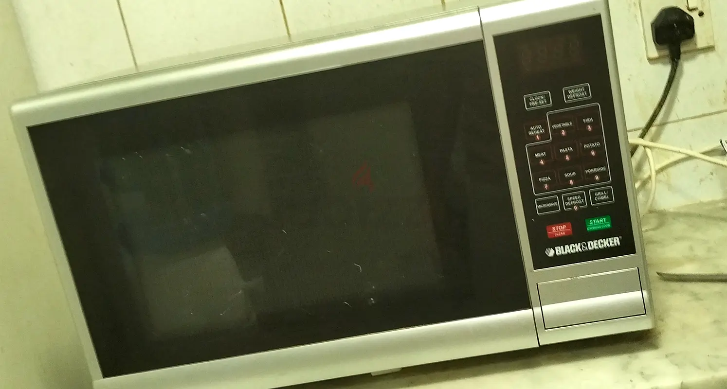 Efficient Black  Decker Microwave - Perfect for Quick Meals!