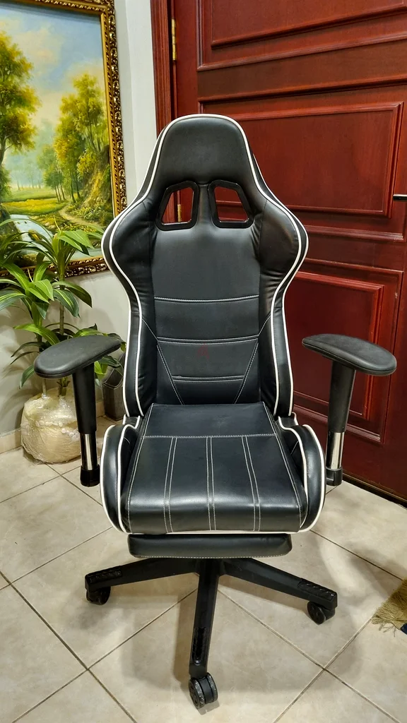 Gaming Chair in Excellent Condition - Super Clean, Like New63206883795459111