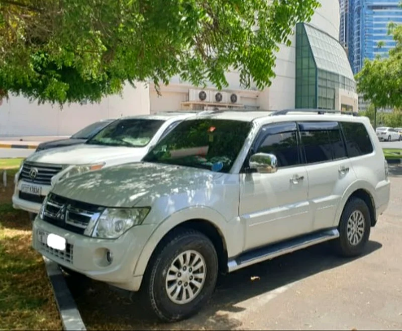 بياجيرو وايت 2014 بسعر 29999 درهم (قابل للتفاوض)، قيمة التأمين 44000 درهم/ إطارات جديدة بالكامل.63398587015811111