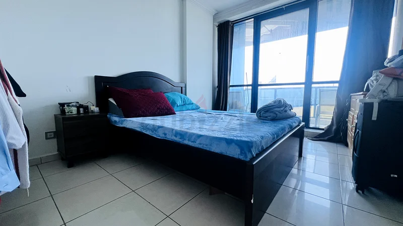 Queen size bed + mattress + cover63221850233090111