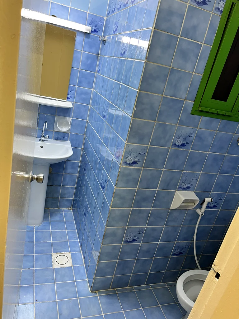 مساحة سرير للذكور الجنوبيين الهنود فقط بالقرب من مترو ADCB63795743479170112