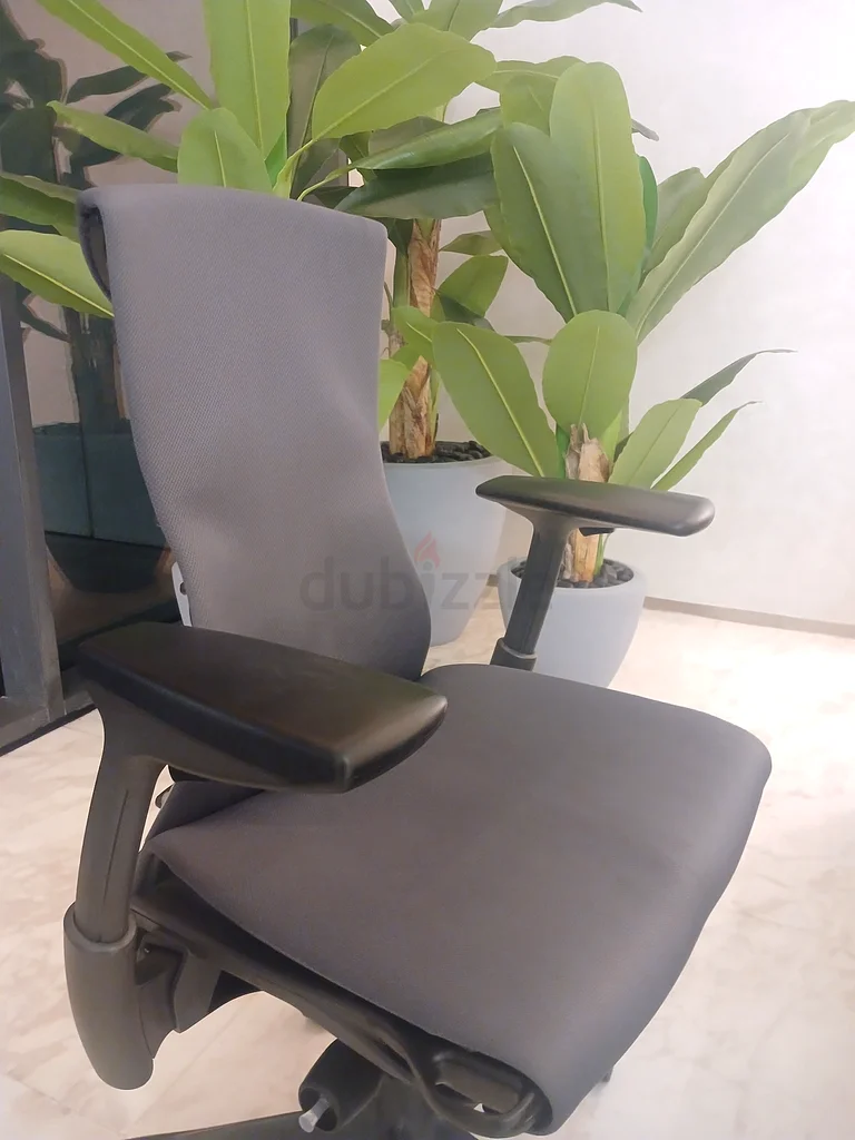 كرسي مكتب إرجونومي إمبودي من هيرمان ميلر، أحدث طراز، مجهز بالكامل63218318440577111
