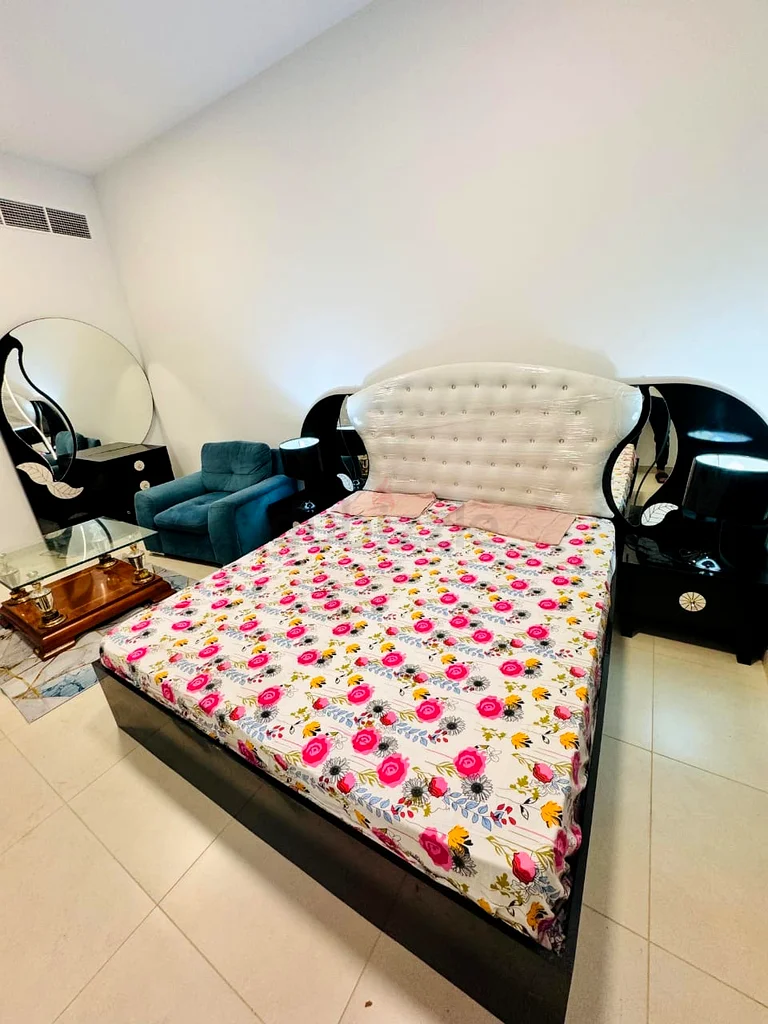 غرفة نوم رئيسية متاحة للعائلات والأزواج والتنفيذيين.63218793984130112