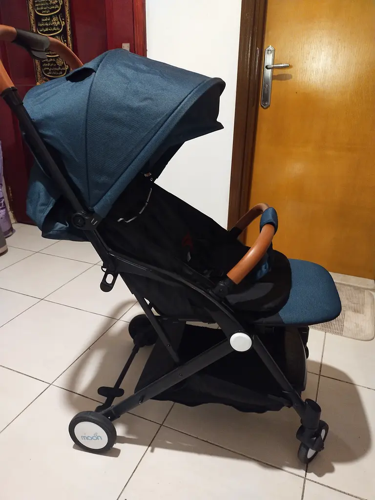 Stylish and Compact Baby Stroller for Sale!