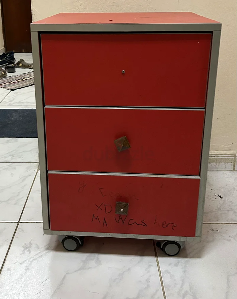 Stylish Red Nightstand with Three Drawers63218316231809111