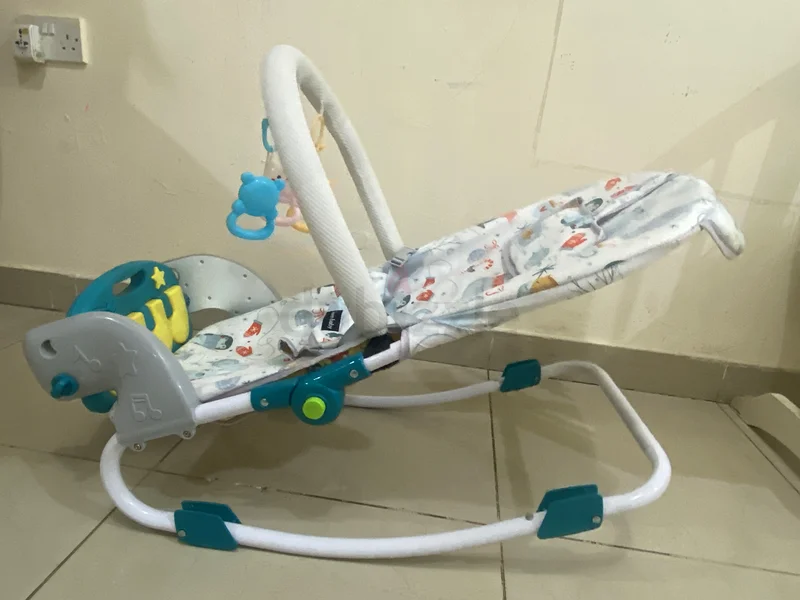 Cute Baby Bouncer with Fun Toys!63204859027202111