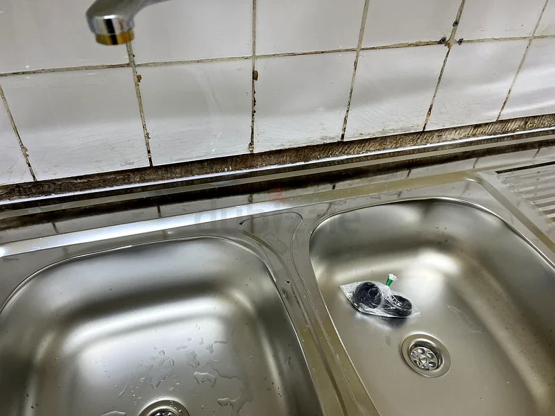 مساحة سرير للذكور الجنوبيين الهنود فقط بالقرب من مترو ADCB63795743479170114