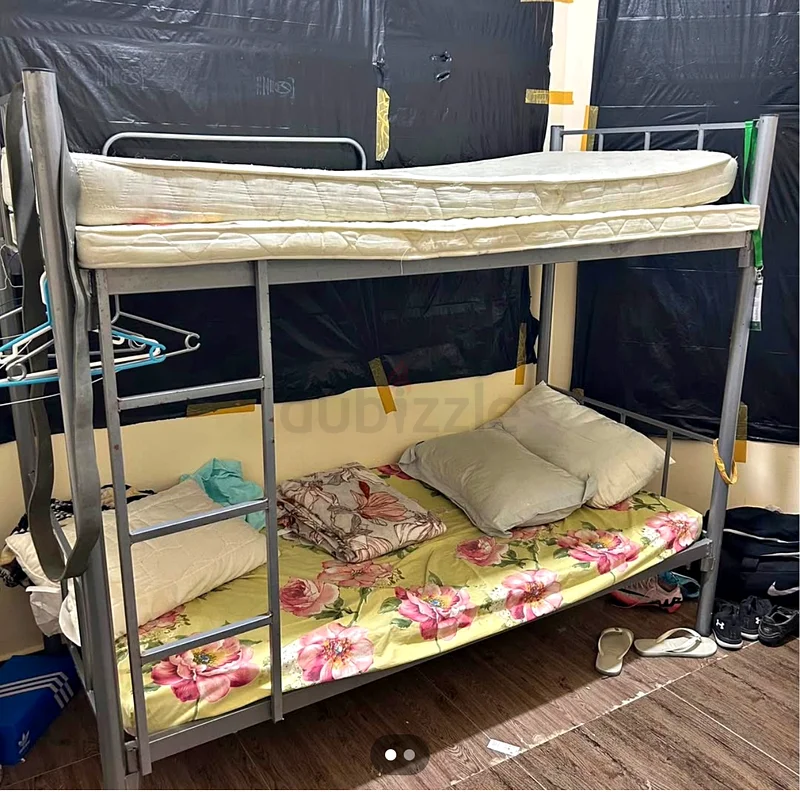 سرير بطابقين للبيع!632178179846411123
