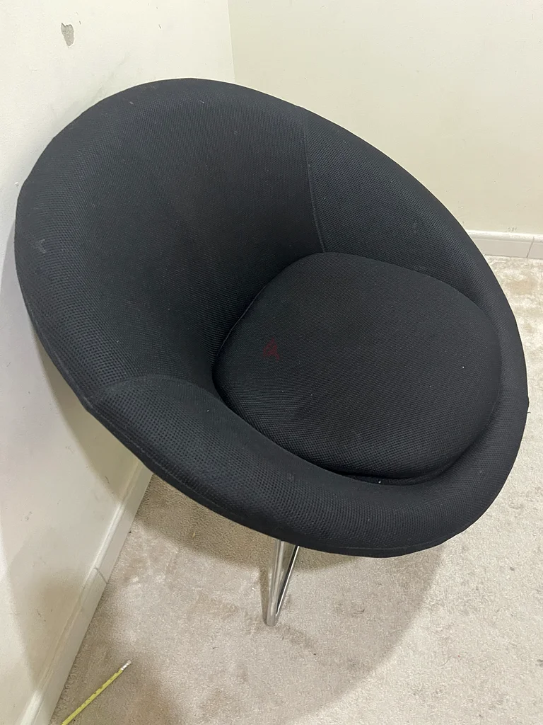 Stylish Black Cushioned Lounge Chair for Relaxation63216350142467110
