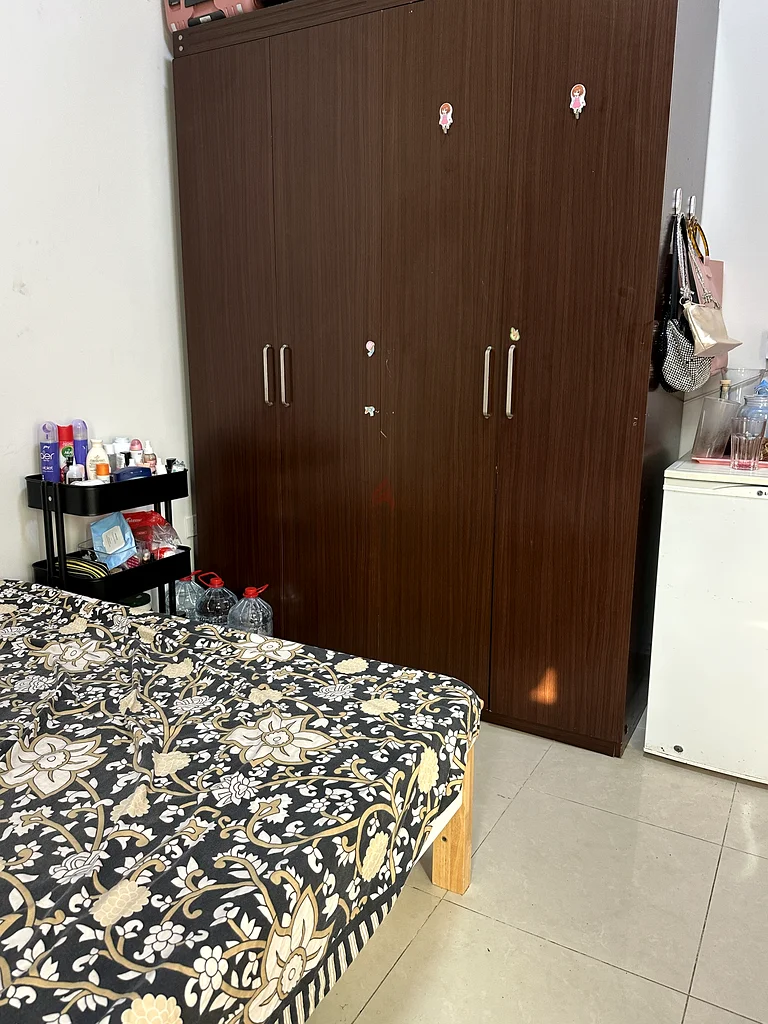غرفة مشتركة مع سيدة باكستانية واحدة - للإناث فقط63218794165633111